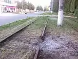紛争の影響で破損した線路(2015年撮影)
