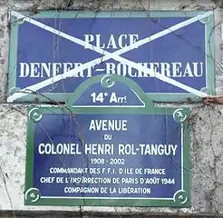 fr:Avenue du Colonel-Henri-Rol-TanAvenue du Colonel-Henri-Rol-Tanguy。ダンフェール＝ロシュロー広場のプラークには✕がつけられている。-->