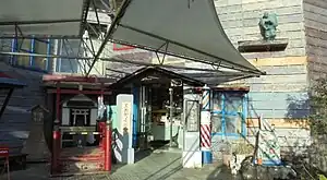 玄関前