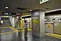 大江戸線大門方面行きホーム（2018年5月24日撮影）