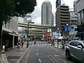 麻布十番交差点の東側方向を見る(2017年9月23日撮影)