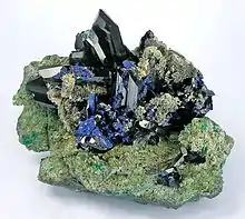 藍銅鉱の非常に大きな結晶の塊、US$125,000で提供されたスミソニアン博物館の収蔵品　サイズ 16.7 x 13.2 x 10.5&nbsp;cm.