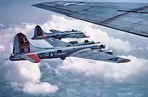 飛行するB-17G-35-DL 42-107112(奥)B-17G-70-BO 43-37675(中央)(第532爆撃編隊所属、1944年撮影)