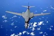 太平洋上を飛行中のB-1B