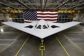 カリフォルニア州パームデールにあるプラント42(英語版)の施設に格納されたB-21