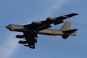 ティンカー空軍基地より飛び立つB-52H-175-BW61-0036号機 (2014年12月9日撮影)