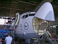 ボーイング737の気象レーダーのプレーナアレイ・アンテナ。