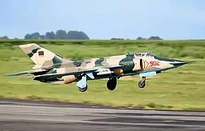 バングラデシュ空軍のA-5(2012年)