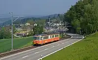 ムートシェレン峠を越える列車、ヴィデン・ハインリュティ駅付近、この付近はヘアピンカーブが連続する