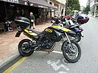 BMW F800GSにつけたトップボックス（EUにて）。やはり大きめ。