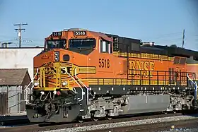 BNSF鉄道のDash 9-44CW、5518号機(カリフォルニア州ロングビーチ、2005年)