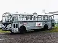当初の「銀バス」塗装。屋根上は赤く塗られていない(1986年)