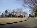 蓮町公園の広場と遊具