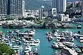 太白（左）と珍宝海鮮舫（右）後ろのキッチン船