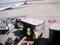 小型機ではramperが貨物室に積載