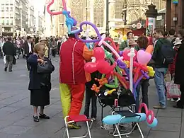 合成樹脂の像(風船の像)の例バルーンモデリング(バルーンアート)。