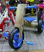 子供用三輪車。竹製。