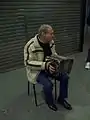 ブエノスアイレスのコンスティトゥシオン駅での路上演奏。