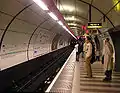 バンク駅にあるドックランズ・ライト・レイルウェイのホーム
