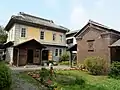 裏手から見た旧田中銀行社屋と土蔵（レンガ倉庫）