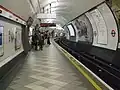 バンク駅にあるセントラル線のホーム