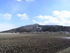 愛子盆地から見た蕃山丘陵
