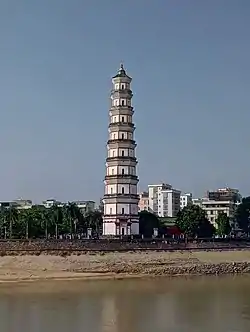 鑑江と宝光塔