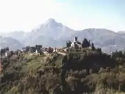バルガ、背後にAlpi Apuane