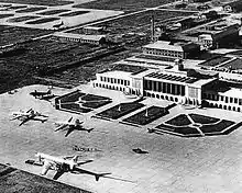 首都機場候機楼（現在の北京首都国際空港第1ターミナル）