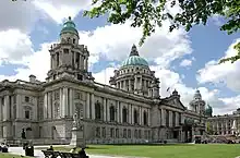 ベルファスト市庁舎(Belfast City Hall)は北アイルランドのA級指定建造物
