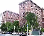 以前のBellevue Psychiatric Hospitalビル。現在はホームレス・シェルター。