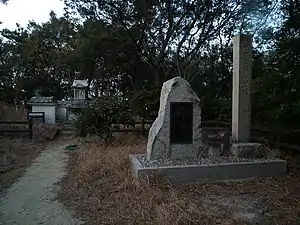 夕暮れ時の弁天神社。