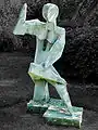 ロタール・カンプマン作のコンクリート像のうちの1体（博物館広場）