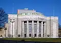 ローザ・ルクセンブルク広場のフライエ・フォルクスビューネ劇場(Das Theater der Freien Volksbühne am Rosa-Luxemburg-Platz)