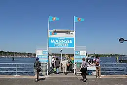 湖の入り口