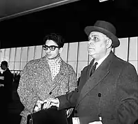 父親のベルナルド・マッタレッラと（1963年）