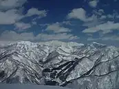 法恩寺山から望む大長山（左）と赤兎山（右）その稜線越しに別山（中央奥）（2005年3月19日）