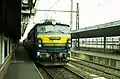 251-019号機フランス国境を越えたアンダイユ駅に停車（1993年）