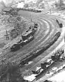 1970年頃のボスニア東線Višegrad駅、写真左側が列車を83形が牽引