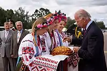 米国のジョー・バイデン副大統領がウクライナのキーウで歓迎を受ける