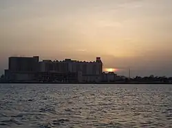 ビロクシ市カジノ街の夕景