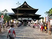 祭りの準備（善光寺門前）