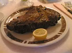 トスカーナ料理 ビステッカ・アッラ・フィオレンティーナ（フィレンツェ風 Tボーンステーキ）