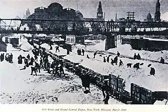 3月12日、マンハッタンのグランドセントラル駅と45番通りにて。