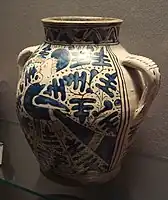 青と白の葉模様の花瓶(フィレンツェ、1430年、ルーヴル美術館)