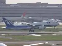 適合性検証(SROV)のため東京国際空港から離陸する787-8型機(2011年7月5日・N787EX)