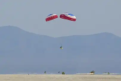 ニューメキシコ州ホワイトサンズに着陸するスターライナー