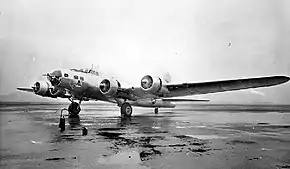 暖気運転中のXC-108-BO41-2593号機(B-17E-BO、1943年撮影)