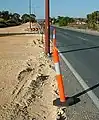道路と工事現場を区分している交通制御用ボラード