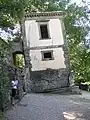 傾く家(casa pendente)